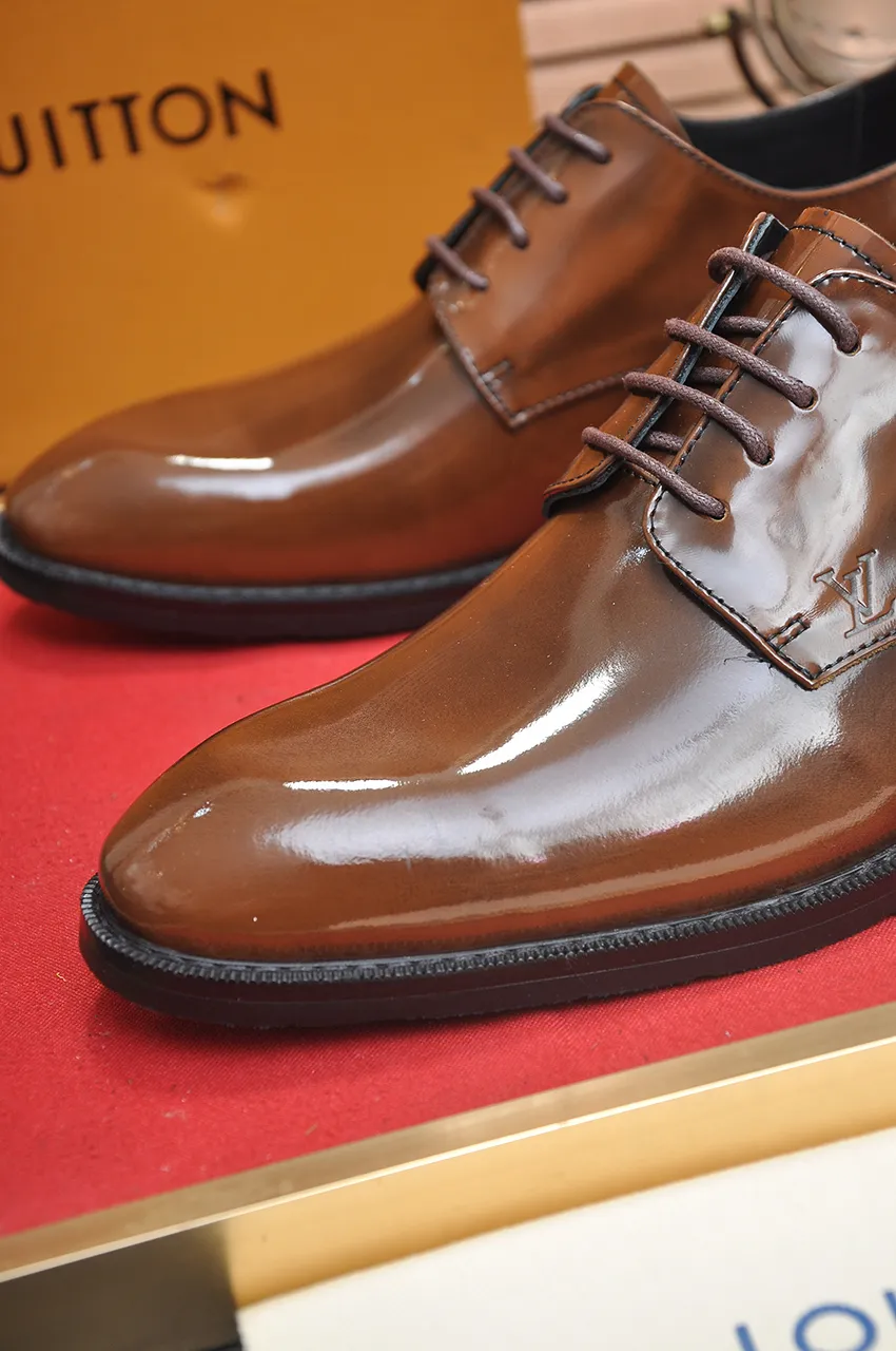 Men's men's shoes 💰500💶 [LV] (original single cowhide lining) 🍀LV's latest genuine leather business suit shoes are launched simultaneously on the official website. The first-layer cowhide imported from Italy is made of heavy gold, 💥official website 1:1 rubber outsole. Versatile to wear, high-end without losing class, and the color combination is extraordinary. This four-season style is alluring when worn on your feet, showing off your big-name flair. Standard code 38-45 (45 customized)